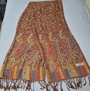 A Pashmina paisley pattern scarf approx. 2' wide and 7' long. Soft Wool EUC